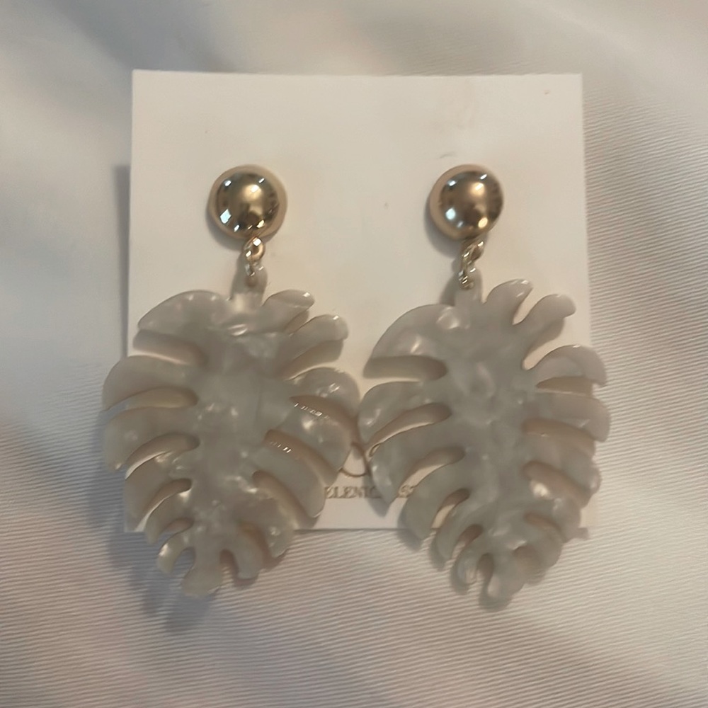 Seleni Chast Acrylic Ivory Leaf Earrings
